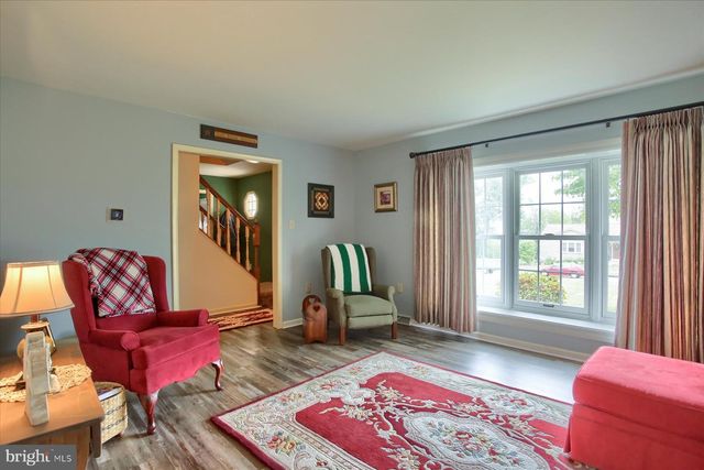 319 HILLCREST DR, New Cumberland, PA 17070