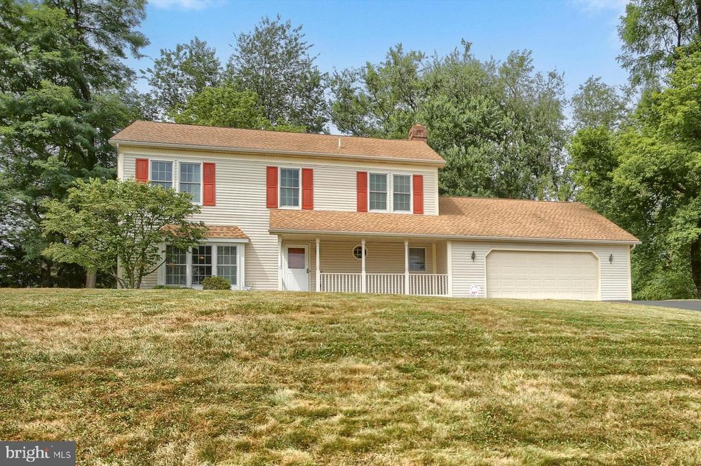 319 HILLCREST DR, New Cumberland, PA 17070