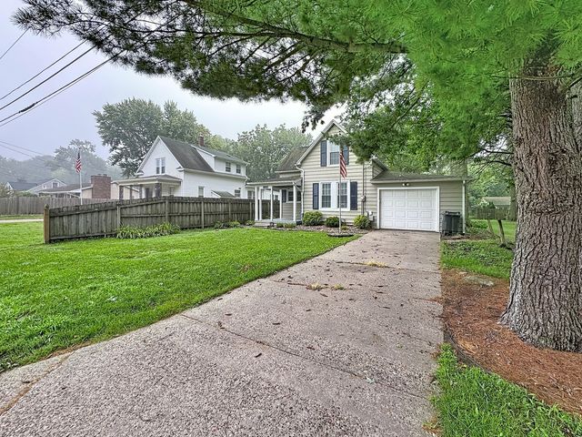1156 33rd Avenue, Moline, IL 61265