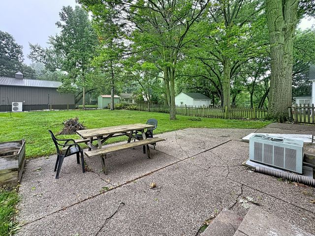 1156 33rd Avenue, Moline, IL 61265