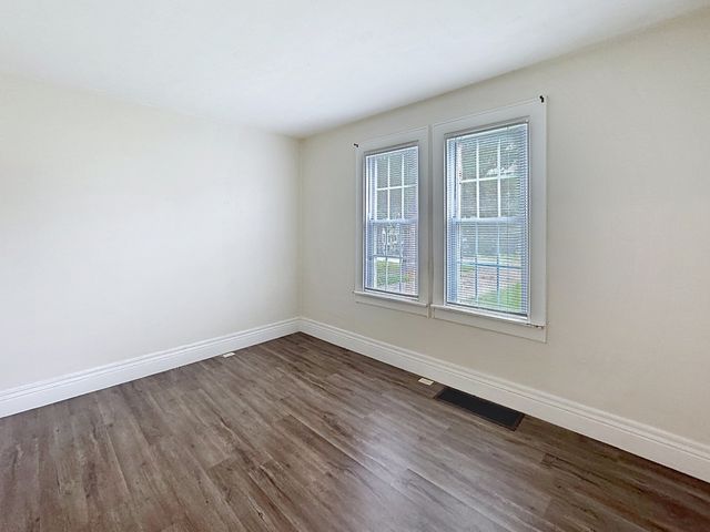 1156 33rd Avenue, Moline, IL 61265