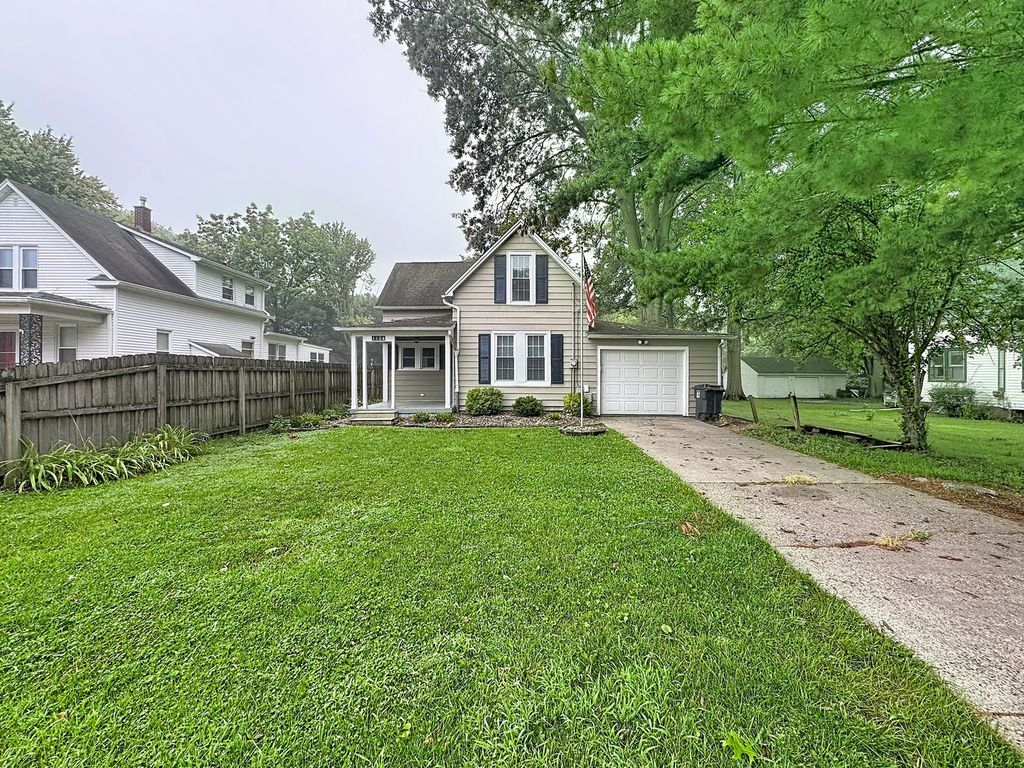 1156 33rd Avenue, Moline, IL 61265