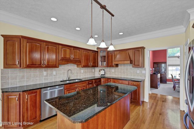 12523 Valley Pine Dr, Louisville, KY 40299