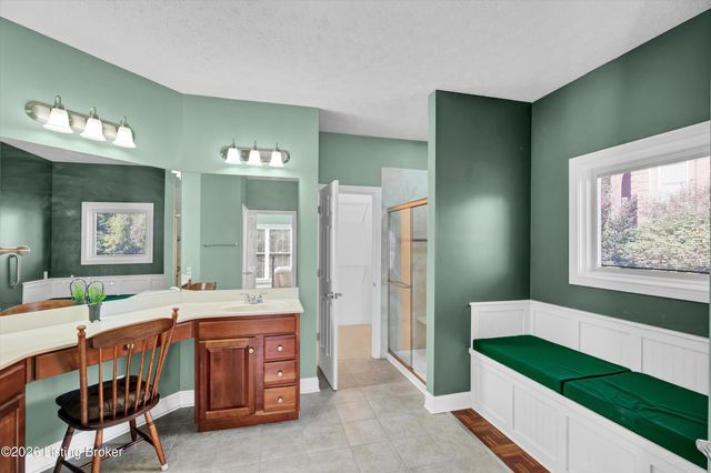 12523 Valley Pine Dr, Louisville, KY 40299