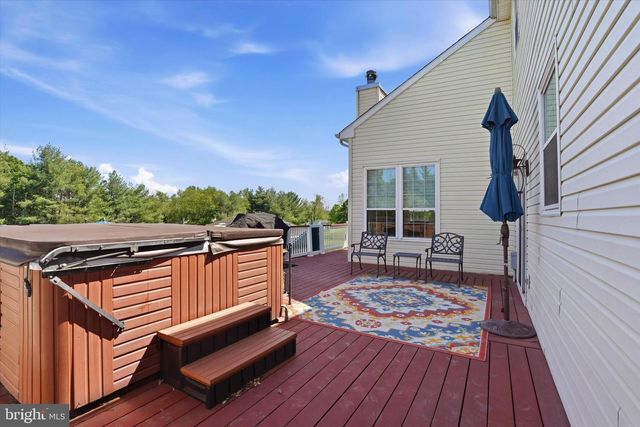 17 CARRIAGE CIR, Royersford, PA 19468