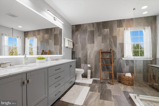 17 CARRIAGE CIR, Royersford, PA 19468