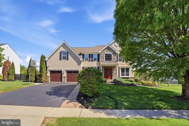 17 CARRIAGE CIR, Royersford, PA 19468