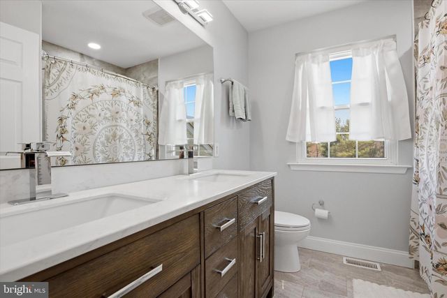 17 CARRIAGE CIR, Royersford, PA 19468