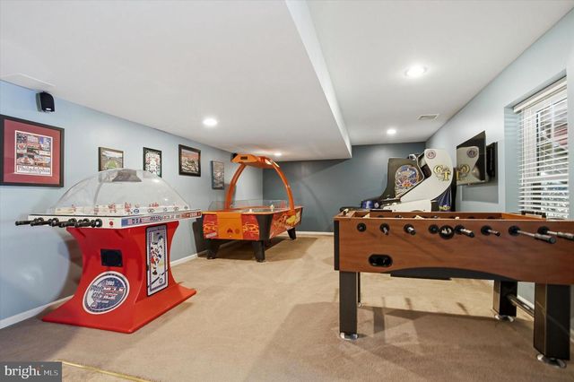 17 CARRIAGE CIR, Royersford, PA 19468