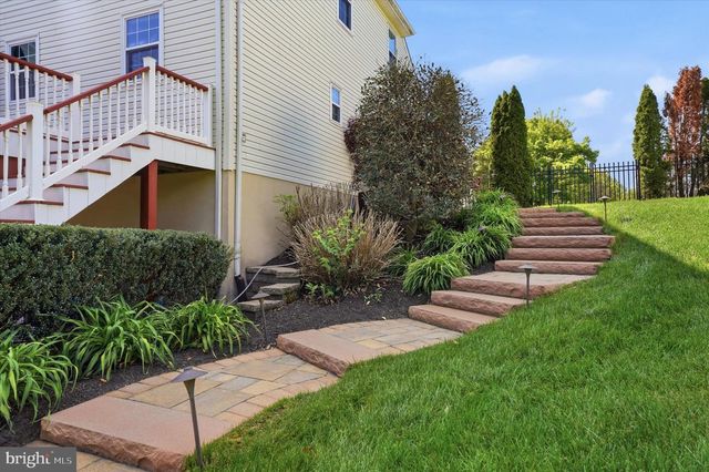 17 CARRIAGE CIR, Royersford, PA 19468
