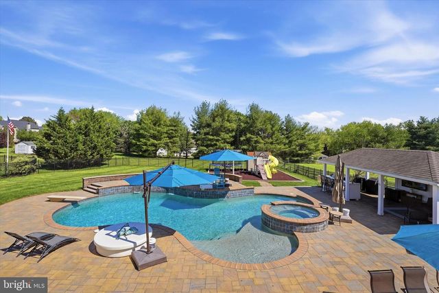 17 CARRIAGE CIR, Royersford, PA 19468