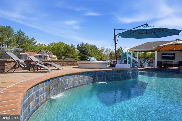 17 CARRIAGE CIR, Royersford, PA 19468