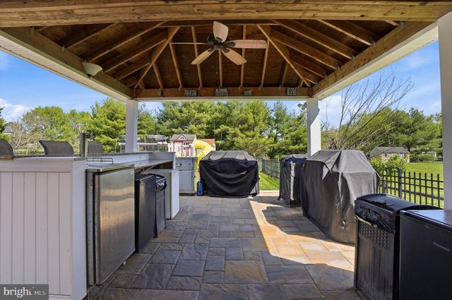 17 CARRIAGE CIR, Royersford, PA 19468