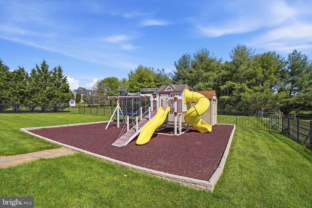 17 CARRIAGE CIR, Royersford, PA 19468
