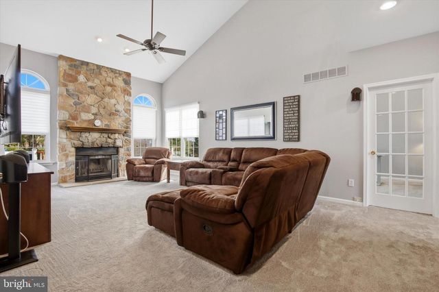17 CARRIAGE CIR, Royersford, PA 19468