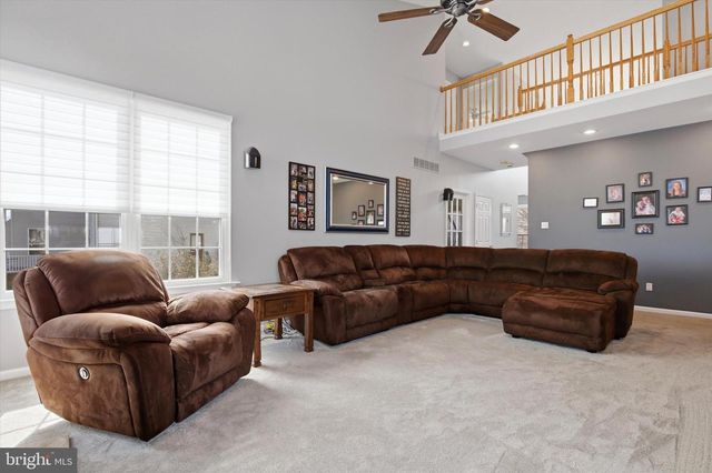 17 CARRIAGE CIR, Royersford, PA 19468