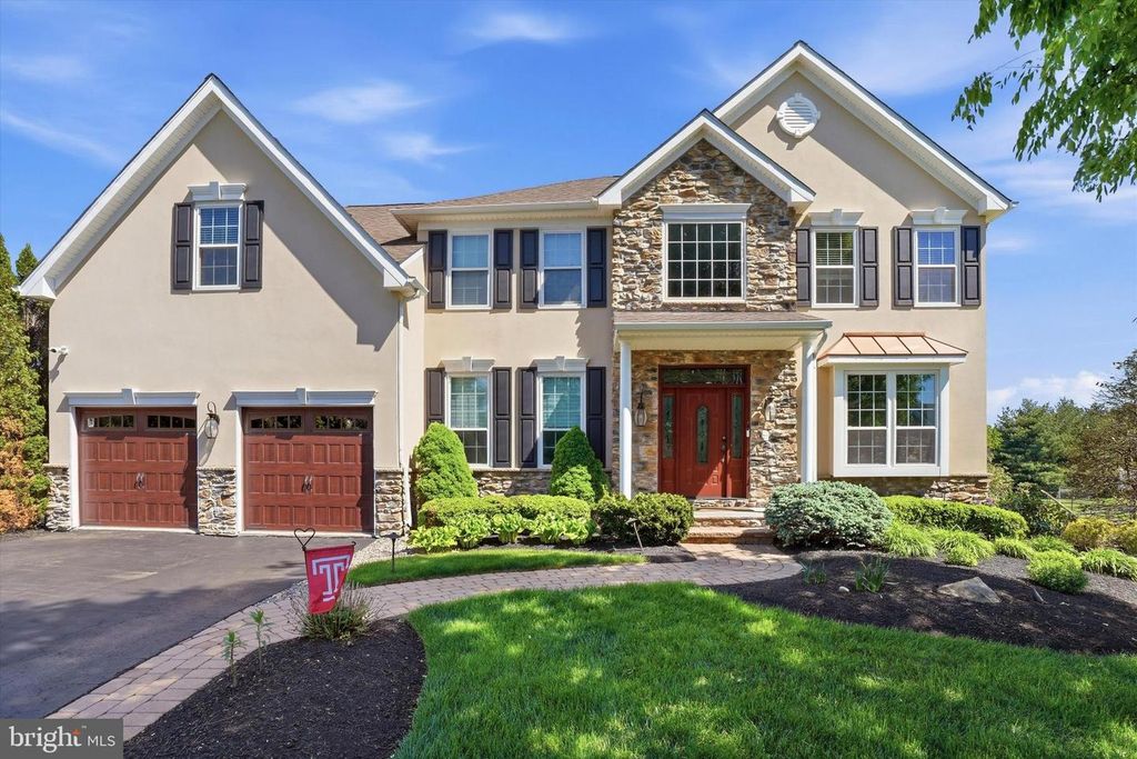 17 CARRIAGE CIR, Royersford, PA 19468