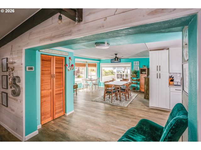 144 6TH Ave, Seaside, OR 97138