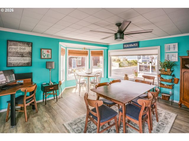 144 6TH Ave, Seaside, OR 97138