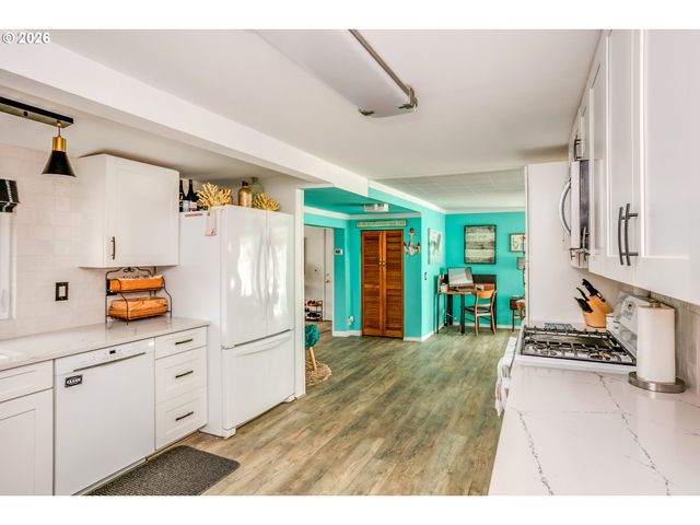 144 6TH Ave, Seaside, OR 97138