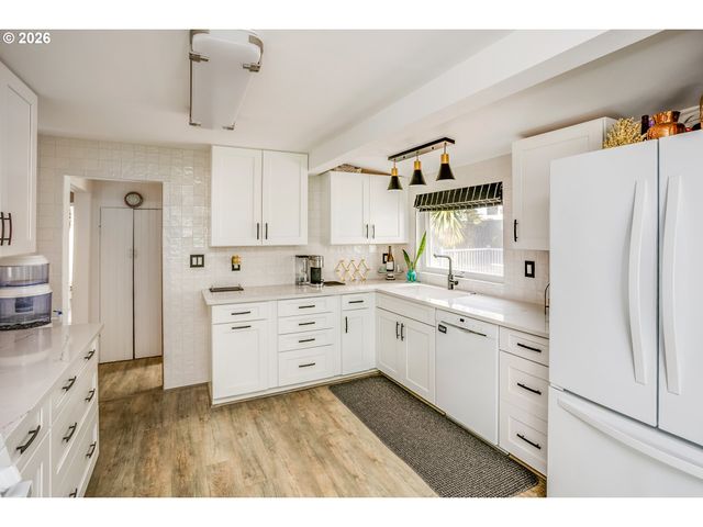 144 6TH Ave, Seaside, OR 97138