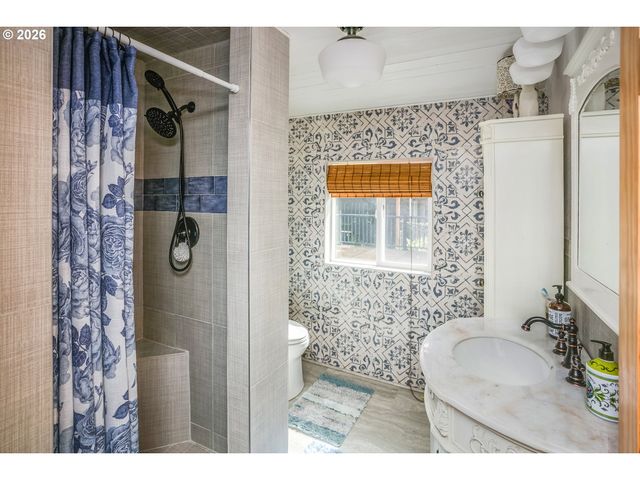 144 6TH Ave, Seaside, OR 97138