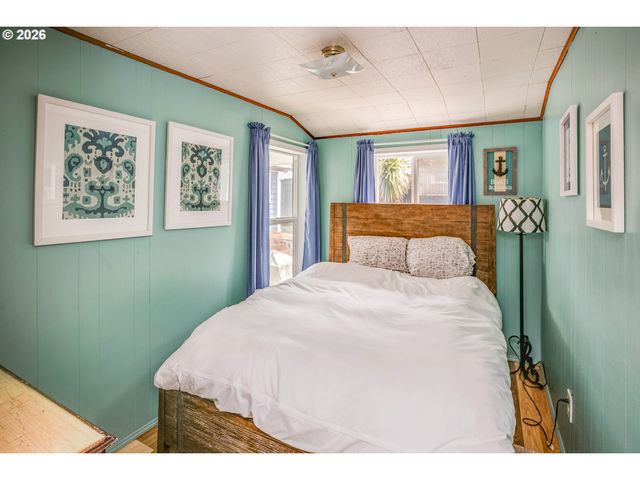 144 6TH Ave, Seaside, OR 97138