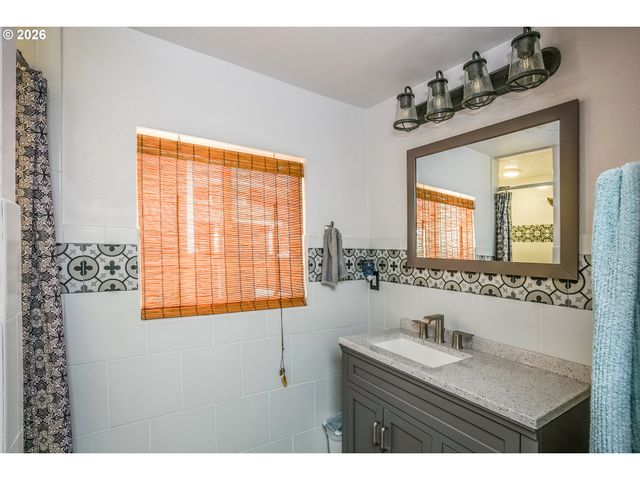144 6TH Ave, Seaside, OR 97138