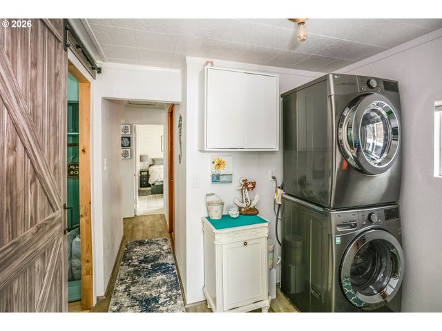 144 6TH Ave, Seaside, OR 97138