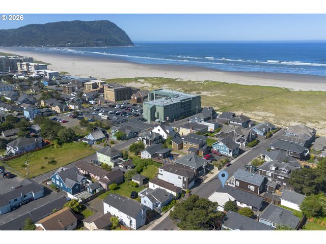 144 6TH Ave, Seaside, OR 97138