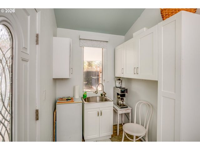 144 6TH Ave, Seaside, OR 97138