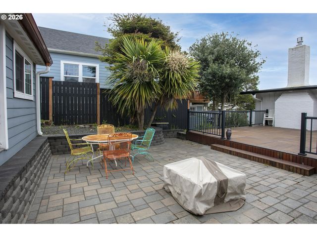 144 6TH Ave, Seaside, OR 97138