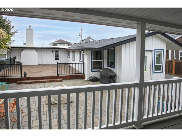 144 6TH Ave, Seaside, OR 97138