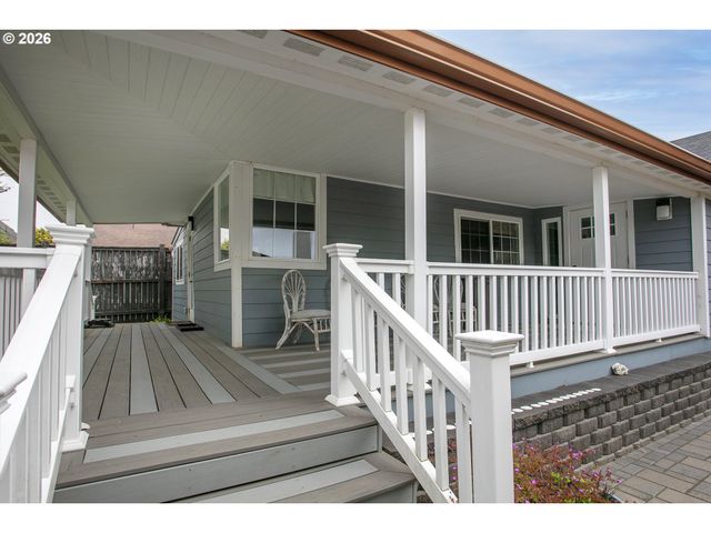 144 6TH Ave, Seaside, OR 97138