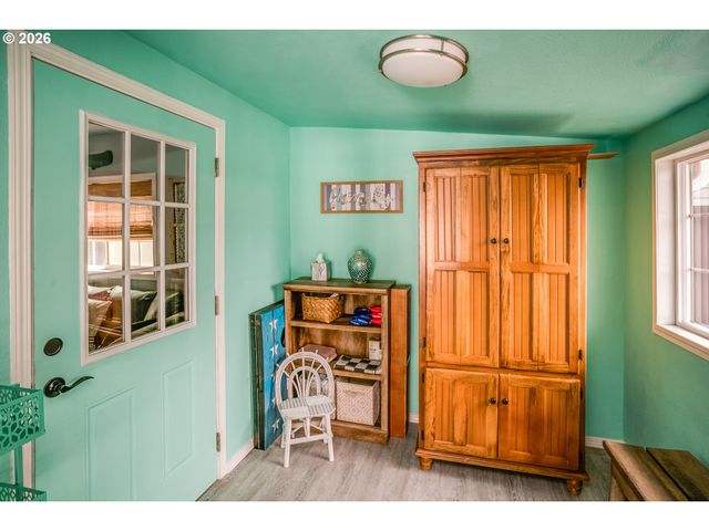 144 6TH Ave, Seaside, OR 97138