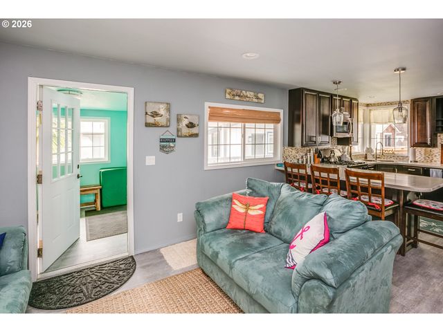 144 6TH Ave, Seaside, OR 97138