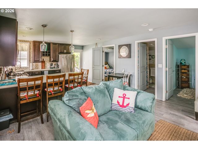 144 6TH Ave, Seaside, OR 97138