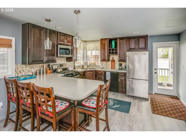 144 6TH Ave, Seaside, OR 97138