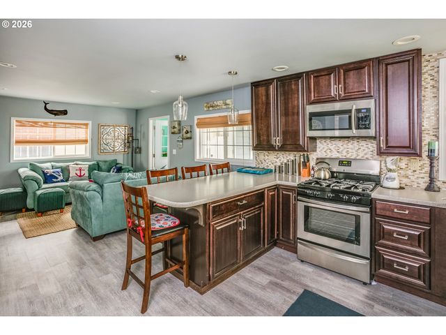 144 6TH Ave, Seaside, OR 97138