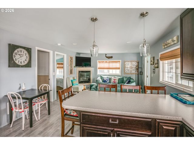144 6TH Ave, Seaside, OR 97138