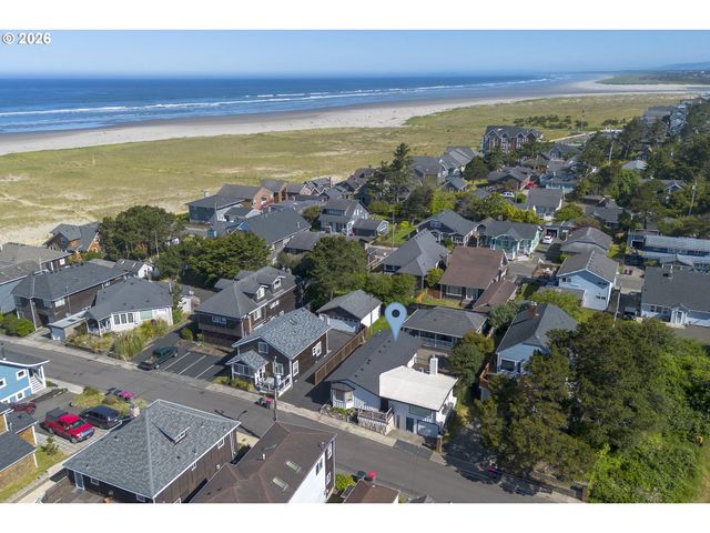 144 6TH Ave, Seaside, OR 97138