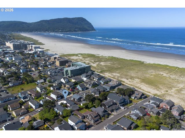 144 6TH Ave, Seaside, OR 97138