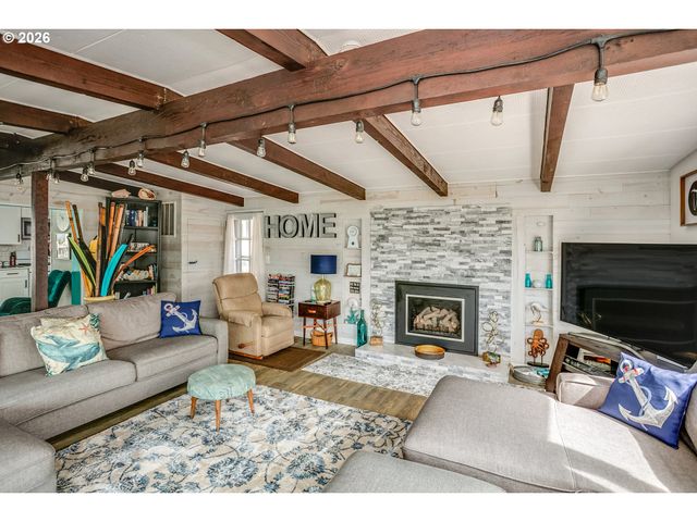 144 6TH Ave, Seaside, OR 97138