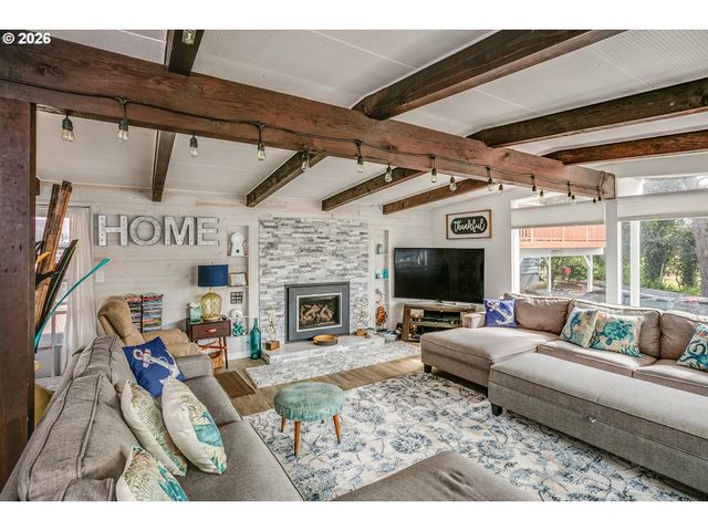 144 6TH Ave, Seaside, OR 97138