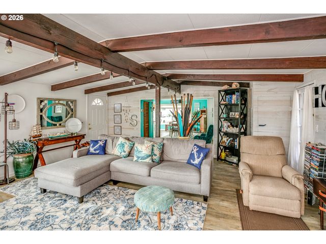 144 6TH Ave, Seaside, OR 97138