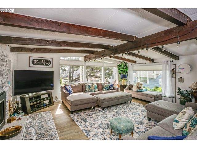 144 6TH Ave, Seaside, OR 97138