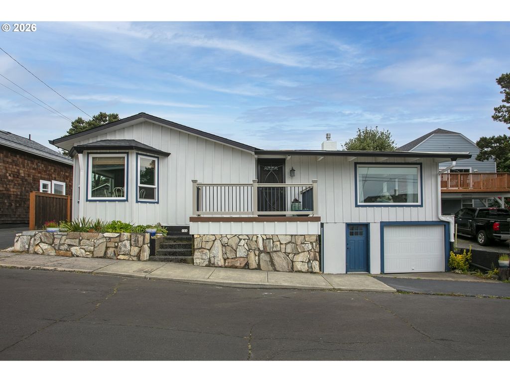 144 6TH Ave, Seaside, OR 97138