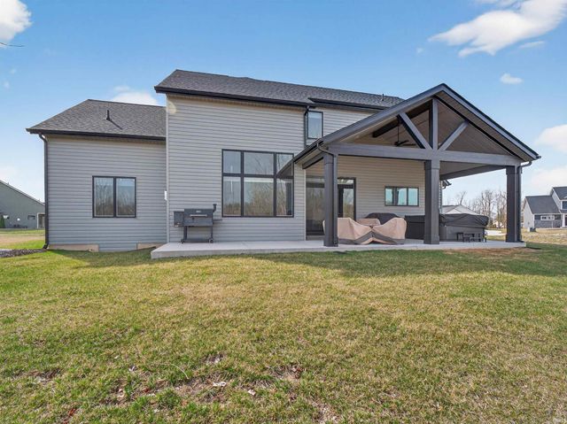 8693 Leonis Run, Leo, IN 46765