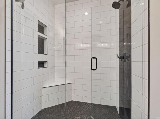 8693 Leonis Run, Leo, IN 46765