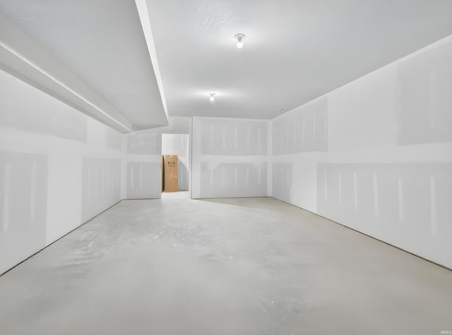 8693 Leonis Run, Leo, IN 46765